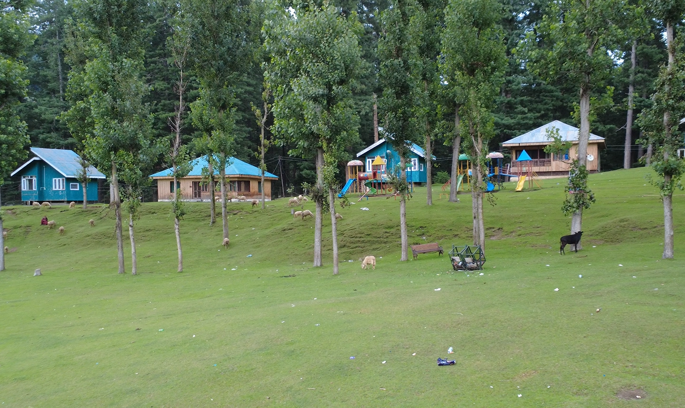 Wooden huts and cottages in Sanasar